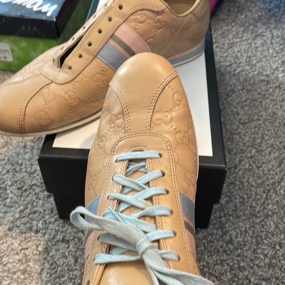 Beautiful throwback Gucci shoes 💯 authentic - Picture 10 of 13